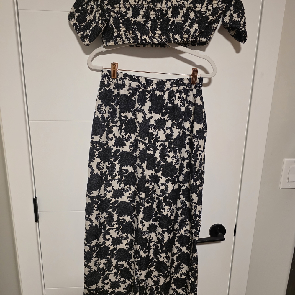 Boohoo Elegant Black and White Floral Wide Leg Pants & Crop Top Set